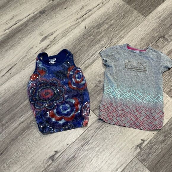 Two shirts for the price of one - Picture 1 of 3